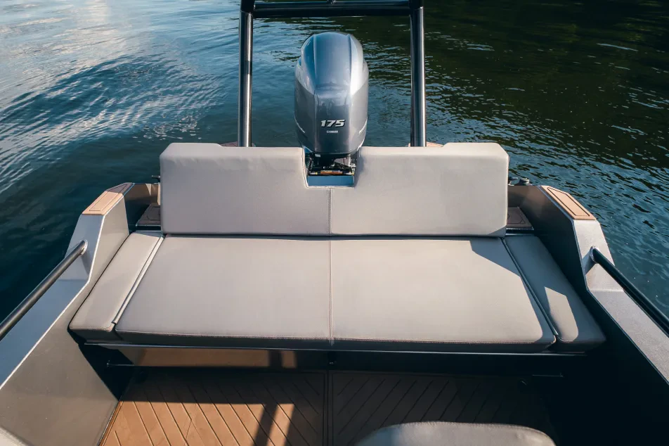 Reval Grade G6 Interior Stern