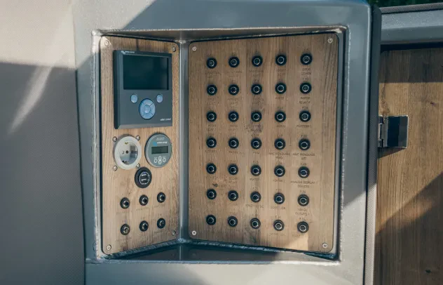 Reval Grade G11 Control Panel